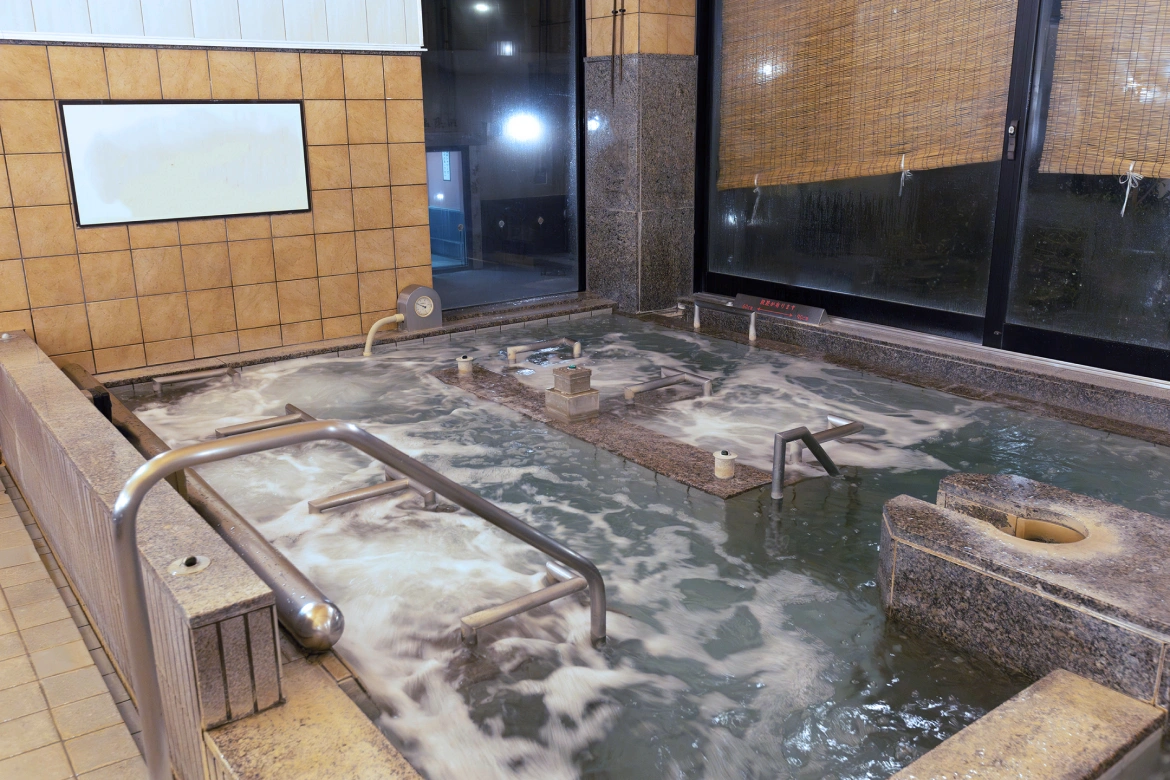 写真:アトラクションバス