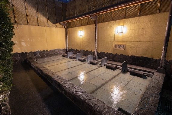 写真:うたた寝の湯(寝ころび湯)