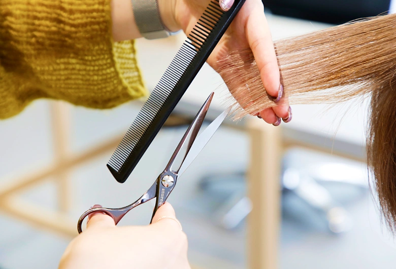 写真:ヘアカット