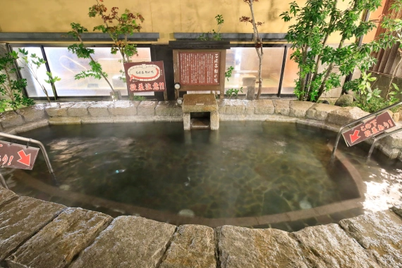 写真:石風呂 絹の湯